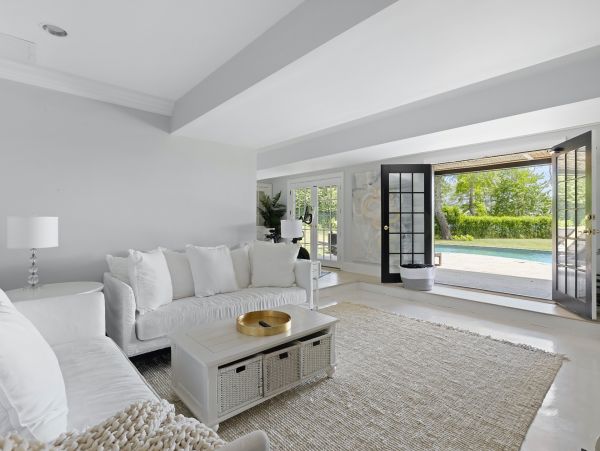 Luxury The Hamptons Vacation Pool Home Five Bedroom