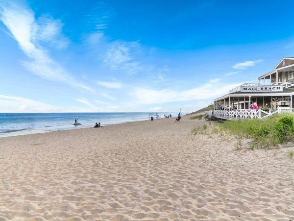 Luxurious Hamptons 6 Bedroom Beach House Ocean View