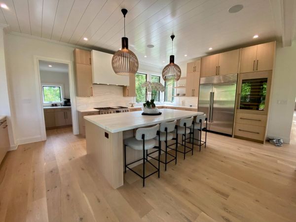 East Hampton 6 Bedroom Villa with Beautiful Farm Field Views