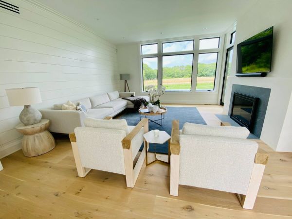 East Hampton 6 Bedroom Villa with Beautiful Farm Field Views