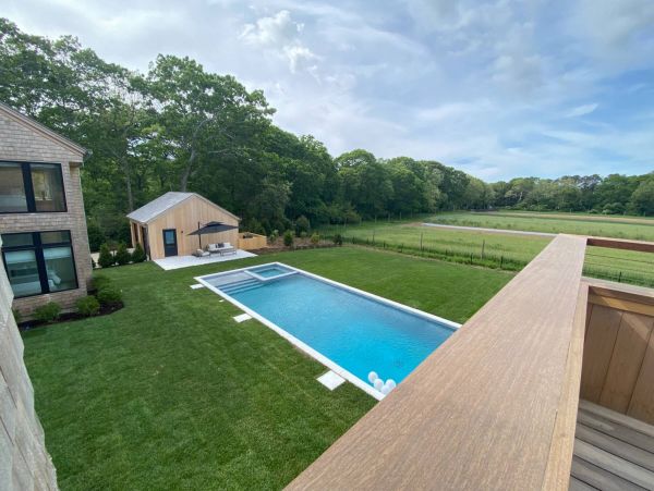East Hampton 6 Bedroom Villa with Beautiful Farm Field Views