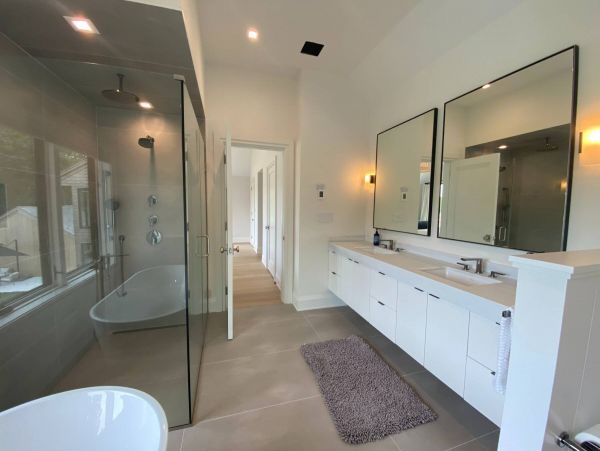 East Hampton 6 Bedroom Villa with Beautiful Farm Field Views