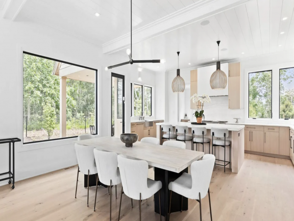East Hampton 6 Bedroom Villa with Beautiful Farm Field Views