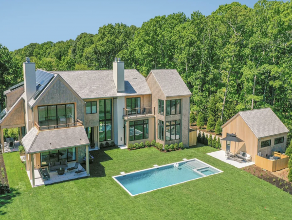 East Hampton 6 Bedroom Villa with Beautiful Farm Field Views