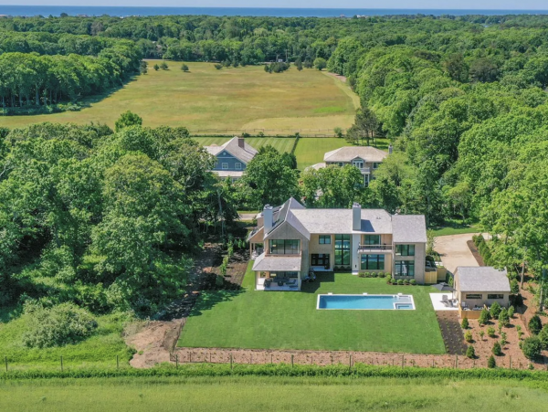 East Hampton 6 Bedroom Villa with Beautiful Farm Field Views