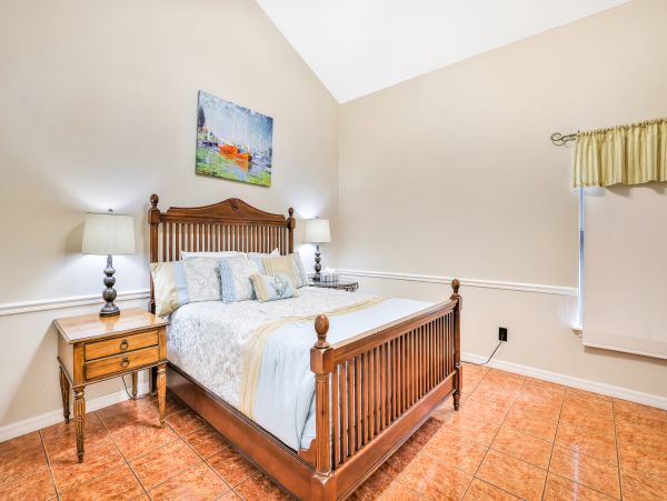 St. Augustine Home 1028171
