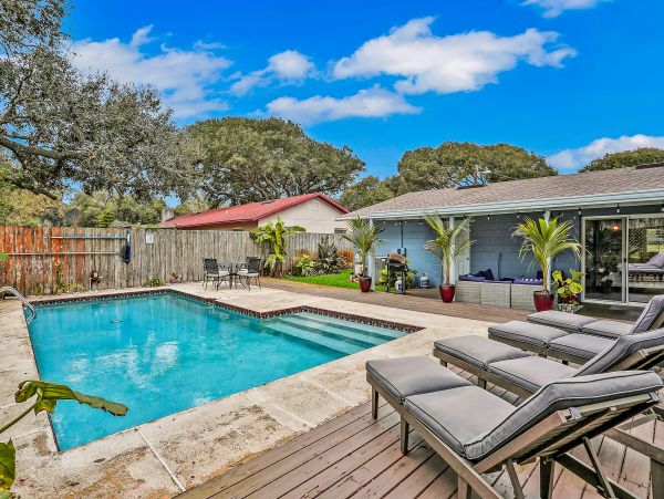 St. Augustine Home 1028175