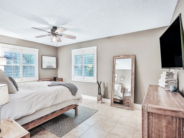 St. Augustine Home 1028175