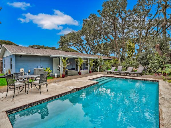 St. Augustine Home 1028175