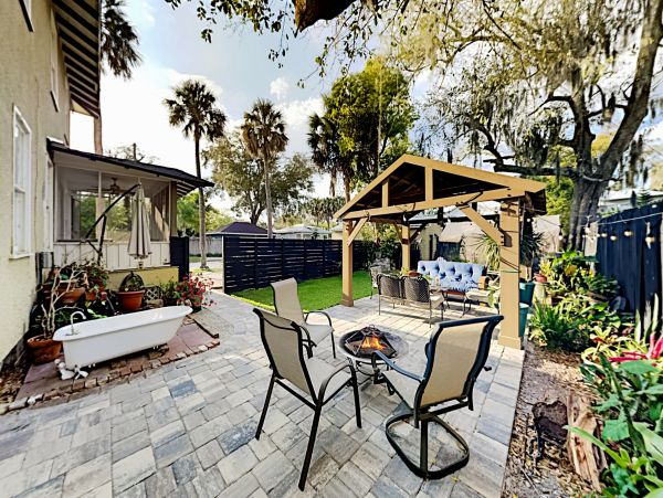 St. Augustine Home 1028176