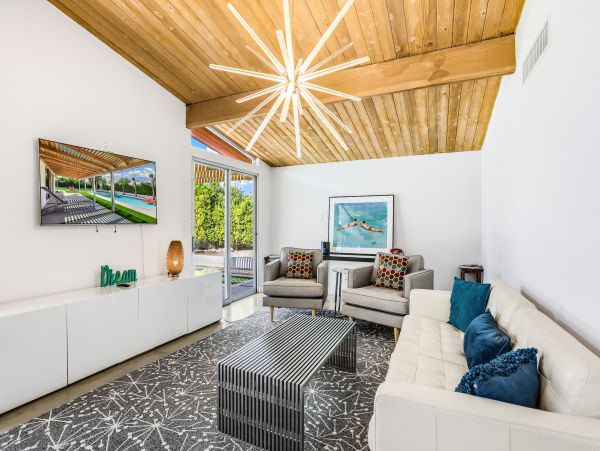 Palm Springs Home 1028207