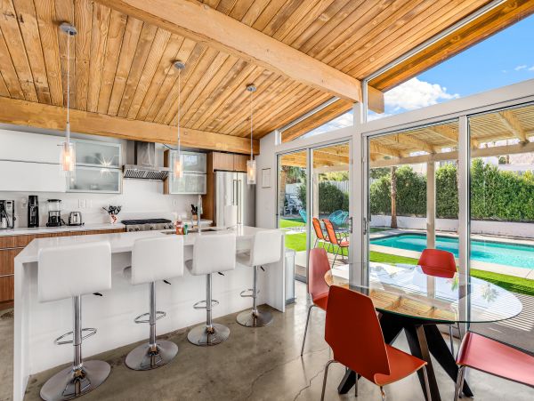 Palm Springs Home 1028207