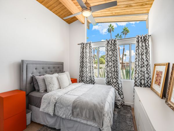 Palm Springs Home 1028207