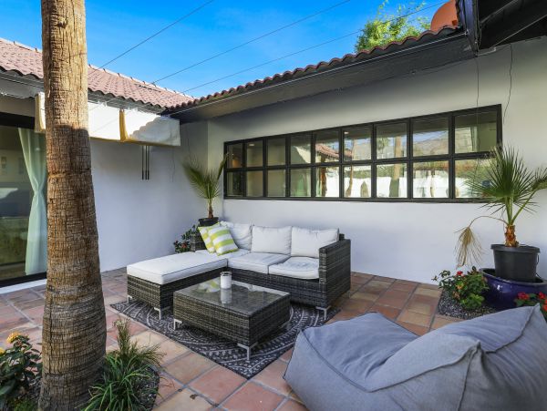 Palm Springs Home 1028214