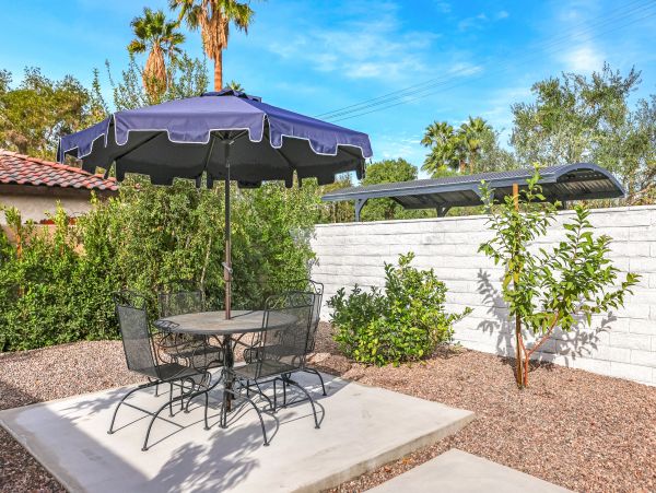 Palm Springs Home 1028215