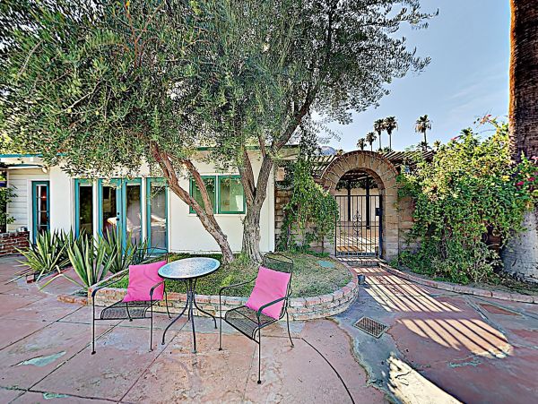 Palm Springs Home 1028221