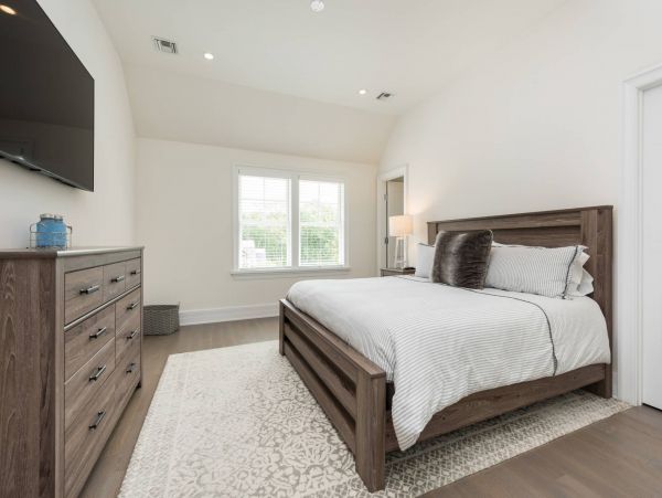 Upscale  Hamptons Seven Bedrooms  Luxury Vacation Home