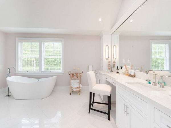 Upscale  Hamptons Seven Bedrooms  Luxury Vacation Home