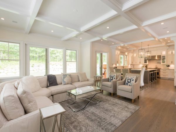 Upscale  Hamptons Seven Bedrooms  Luxury Vacation Home