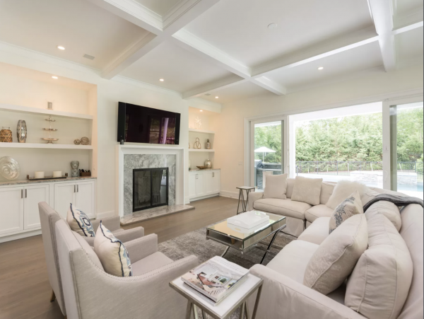 Upscale  Hamptons Seven Bedrooms  Luxury Vacation Home