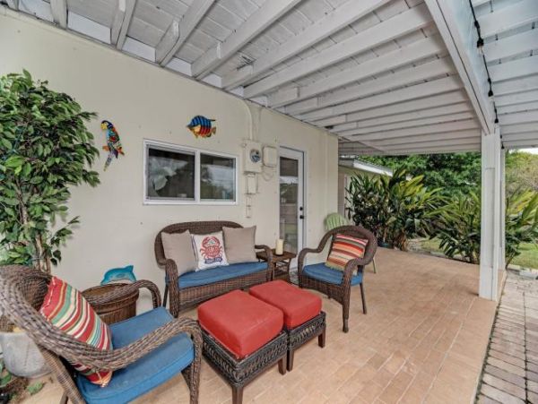 Charming 3 Bedroom Walk to Beach Home in Sarasota