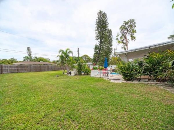 Charming 3 Bedroom Walk to Beach Home in Sarasota
