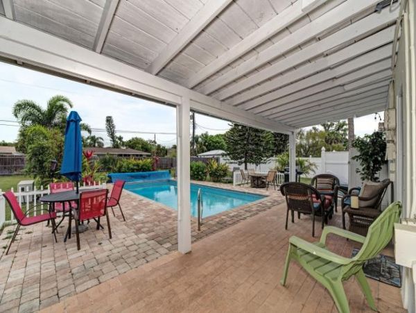 Charming 3 Bedroom Walk to Beach Home in Sarasota