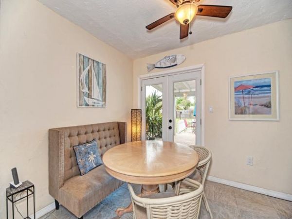 Charming 3 Bedroom Walk to Beach Home in Sarasota