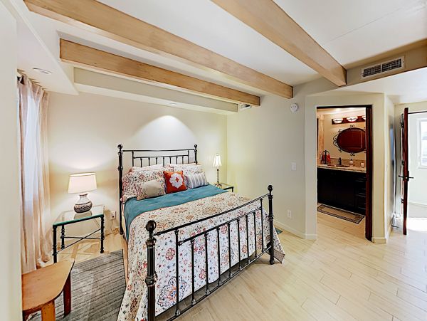 Palm Springs Home 1028229