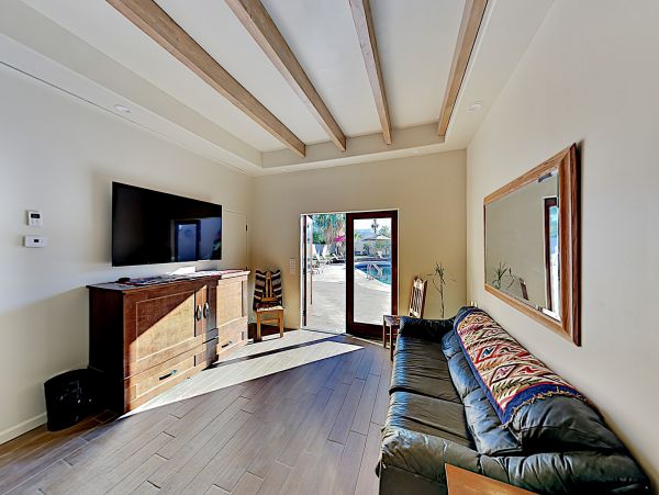 Palm Springs Home 1028229