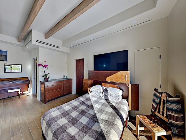 Palm Springs Home 1028229