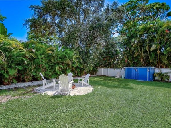 Sarasota Easy Access to Siesta Beaches Pool Vacation Home