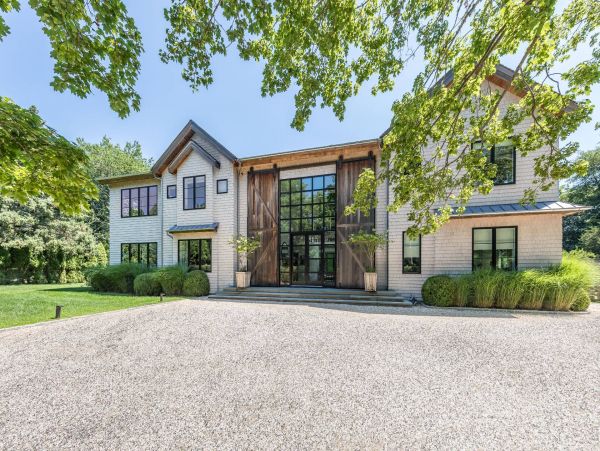 Luxury Hamptons Vacation Pool Walk  Bridgehampton Village