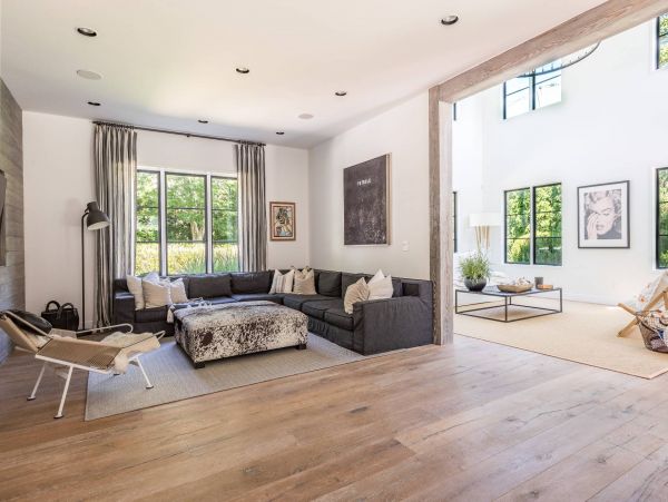 Luxury Hamptons Vacation Pool Walk  Bridgehampton Village