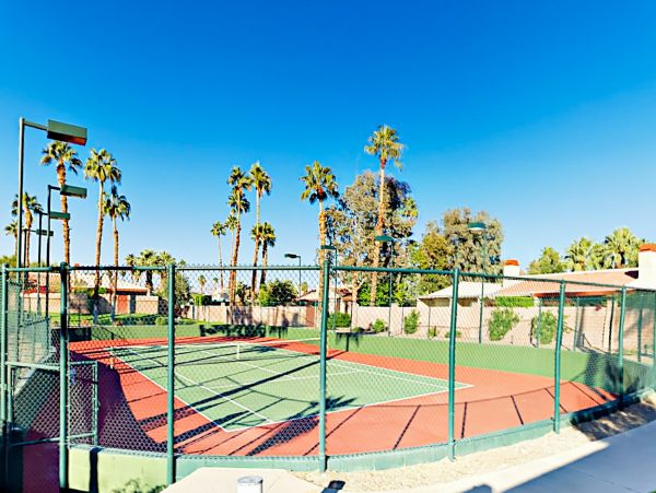 Palm Springs Home 1028236