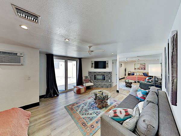 Palm Springs Home 1028237