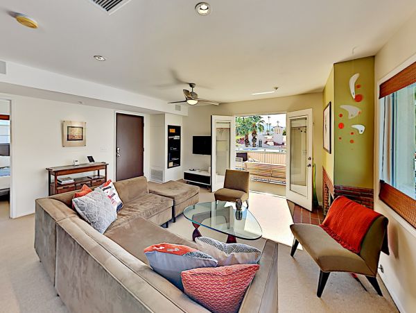 Palm Springs Home 1028238