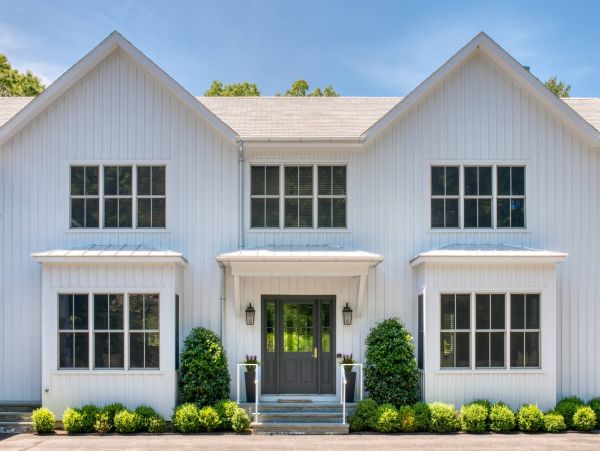 Luxury 6 Bedrooms Vacation Pool Farmhouse in Hamptons