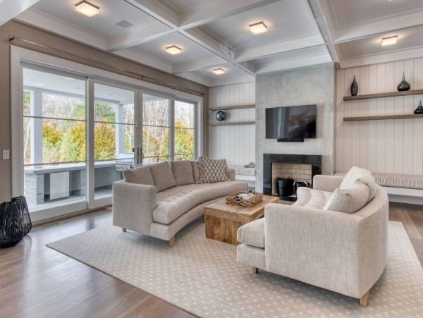 Luxury 6 Bedrooms Vacation Pool Farmhouse in Hamptons