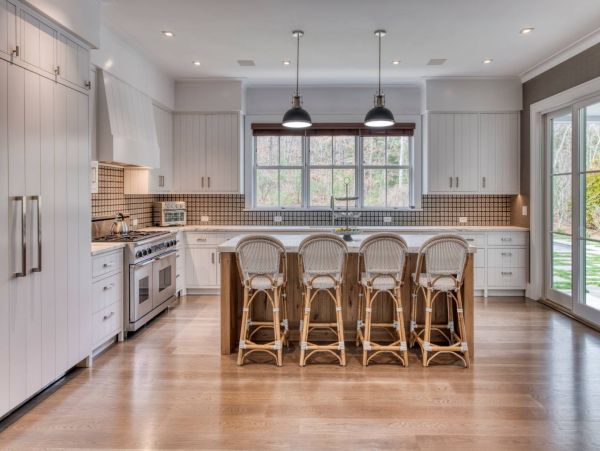 Luxury 6 Bedrooms Vacation Pool Farmhouse in Hamptons
