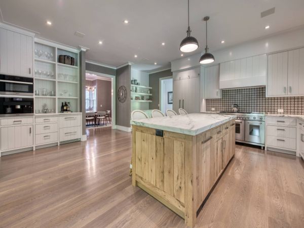 Luxury 6 Bedrooms Vacation Pool Farmhouse in Hamptons