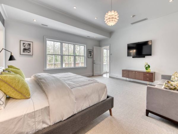 Luxury 6 Bedrooms Vacation Pool Farmhouse in Hamptons