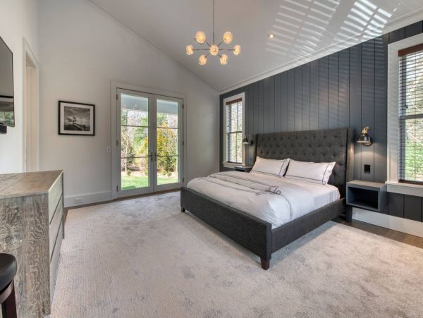 Luxury 6 Bedrooms Vacation Pool Farmhouse in Hamptons