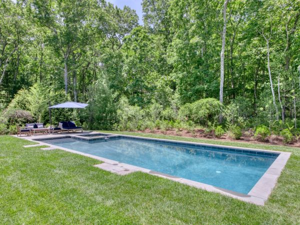 Luxury 6 Bedrooms Vacation Pool Farmhouse in Hamptons