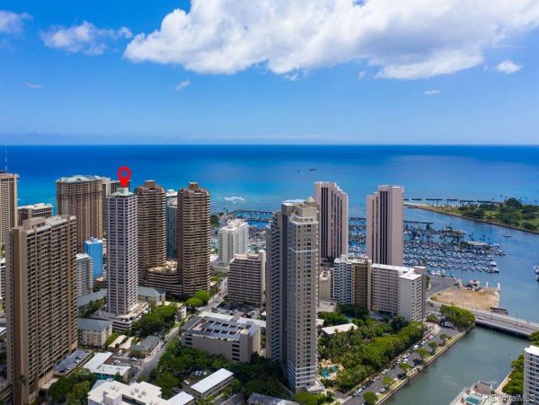 Oahu One Street from the Beach 2 Bedroom Vacation Condo