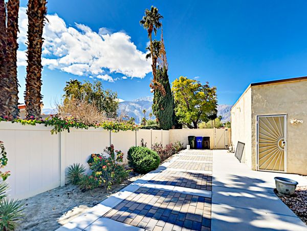 Palm Springs Home 1028244