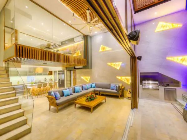 Costa Rica Luxury Full Service Staff
