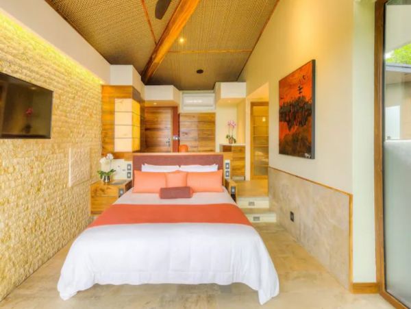 Costa Rica Luxury Full Service Staff