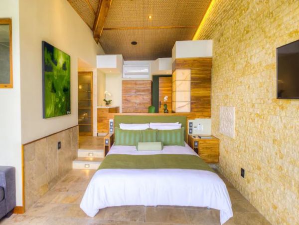 Costa Rica Luxury Full Service Staff