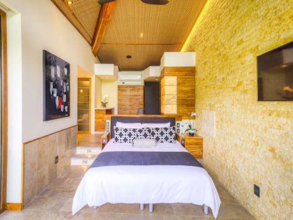 Costa Rica Luxury Full Service Staff